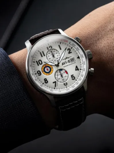 AVI-8 Hawker Hurricane Montre pour Homme – Boîtier en Acier Inoxydable de 43,5 mm, Mouvement à Quartz Japonais, Bracelet en Cuir, Chronographe Militaire Classique – AV-4011 Marron