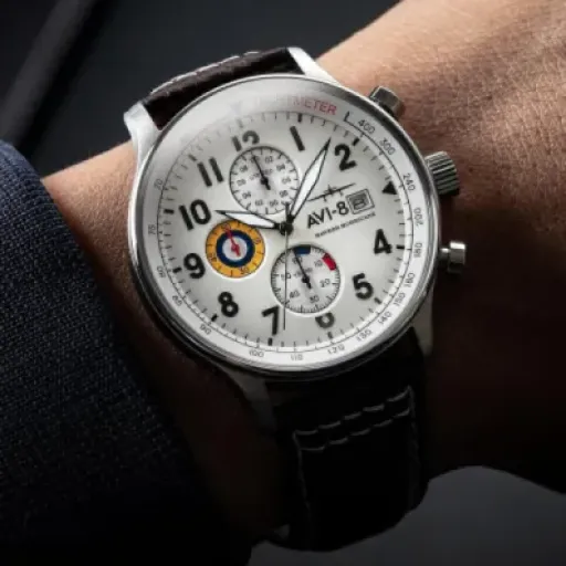 Test AVI-8 Hawker Hurricane AV-4011 : la montre d’aviateur qui a du style sans coûter un rein