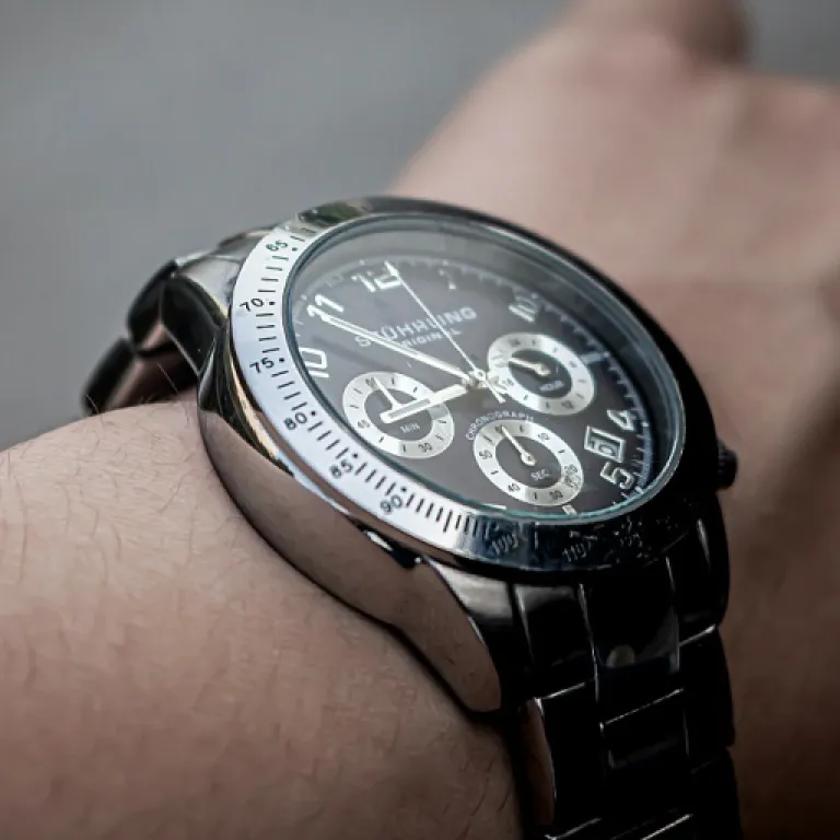 Pourquoi choisir une montre automatique GMT pour homme ?