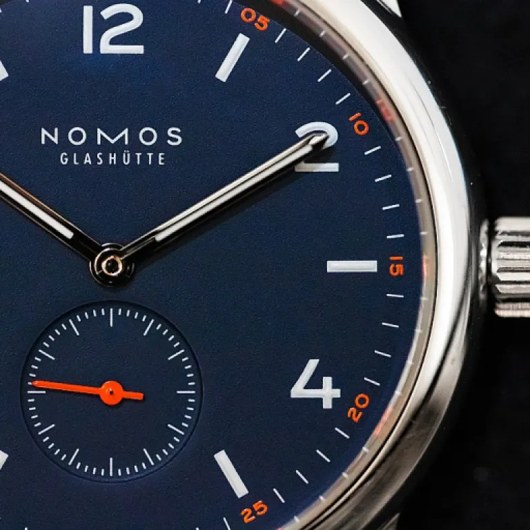 Montre corniche : l’élégance anglo suédoise au poignet des amateurs de montres luxe