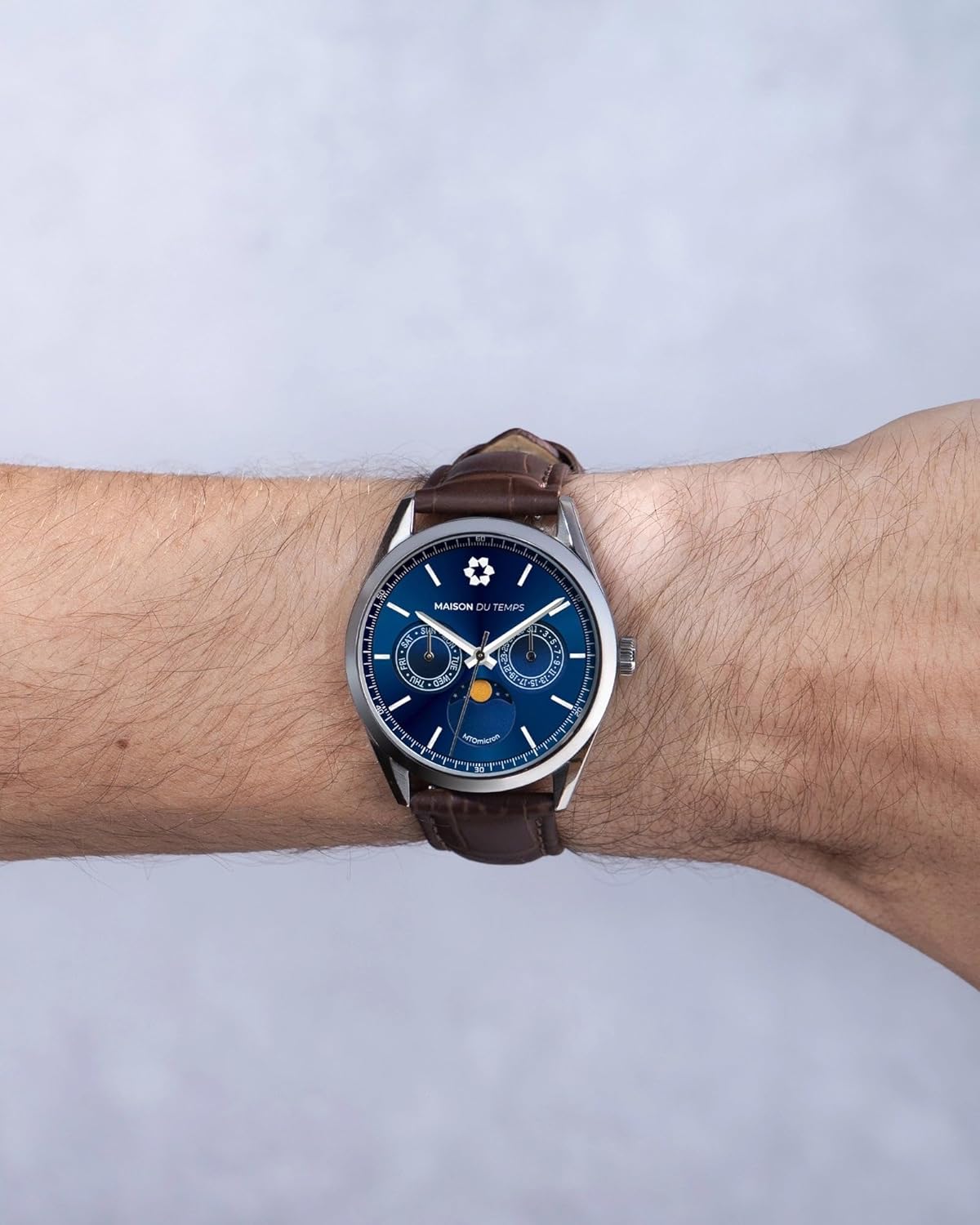 Montre Quartz Moon Phase Modèle Omicron Mouvement Miyota - Bracelet Acier, Cuir ou Maille Milanaise Bleu Maille Milanaise