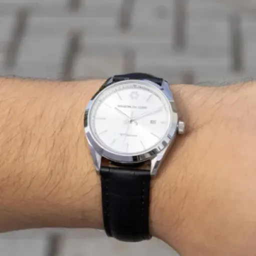 Test Montre Quartz pour Homme MTOmicron : une petite dress watch simple qui fait le job au quotidien
