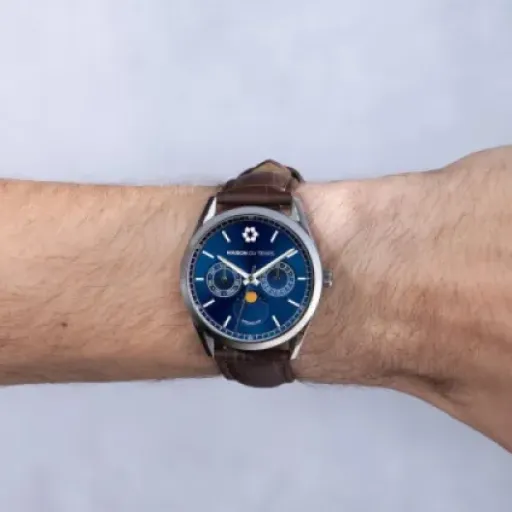 Test Montre Quartz Moon Phase Omicron : la dress watch sympa mais pas parfaite