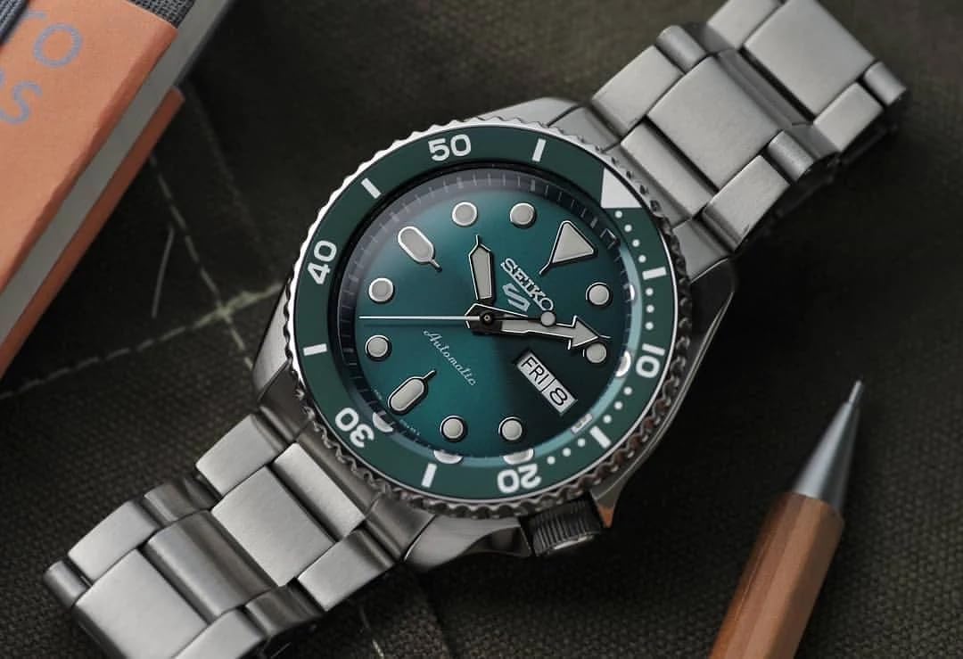 Hommes Analogue Montre Seiko 5 Sports Vert 1K1 Sport