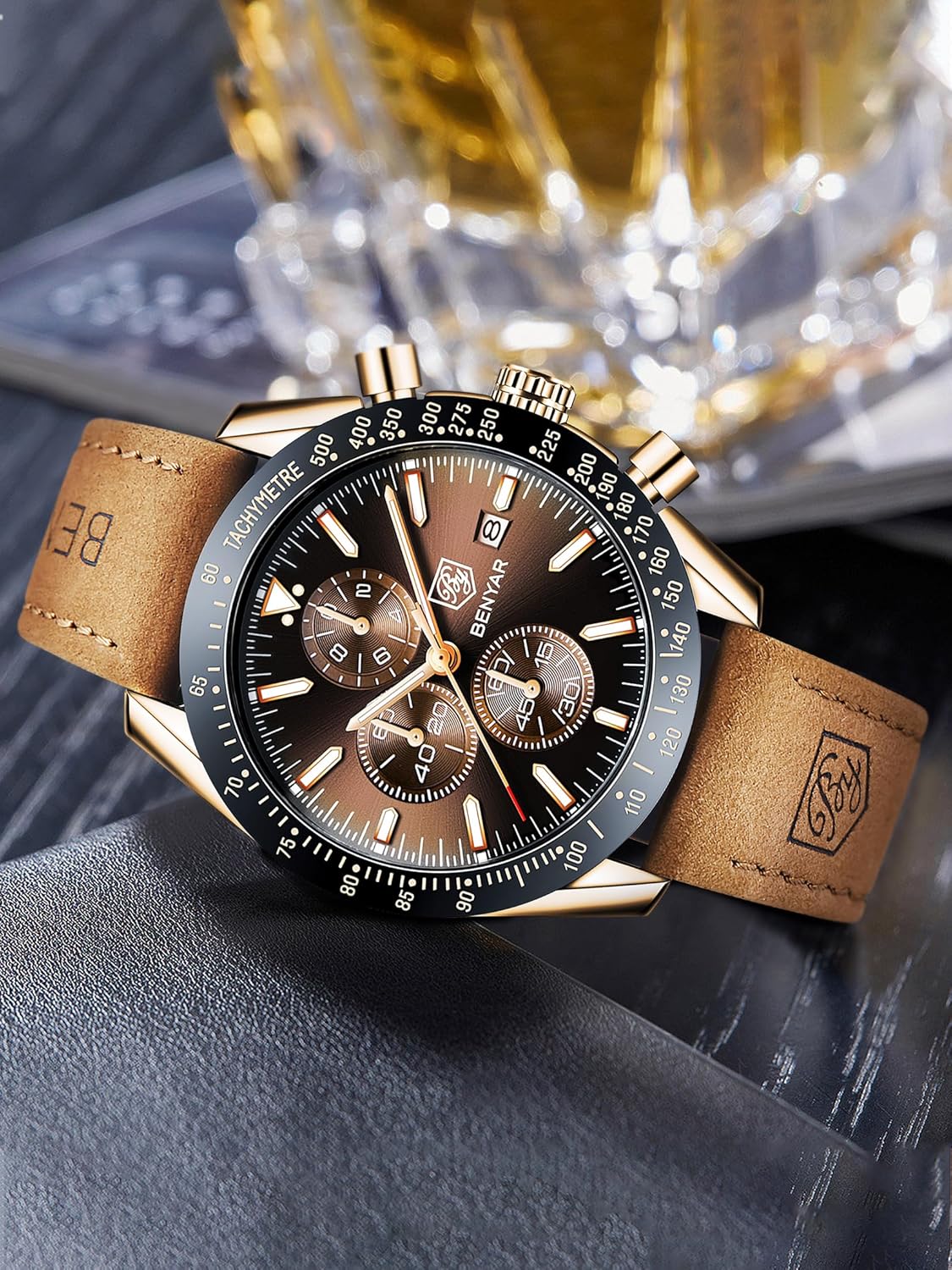 By Montre pour Homme, chronographe pour Homme, Mouvement à Quartz, Bracelet en Cuir, Montre de Sport d'affaires, Tendance, 30 m, étanche, Anti-Rayures, Cadeau élégant Marron/Doré